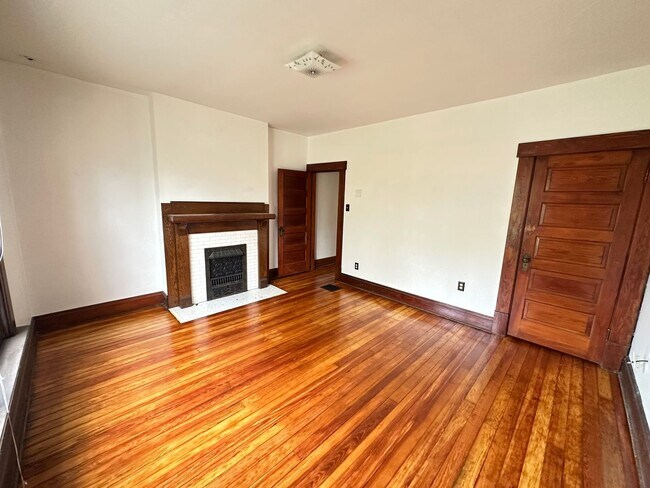 Building Photo - Thurman Ave 273-275 WAG