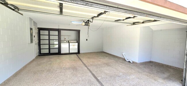 Building Photo - 1340 Paradise Ln