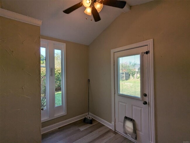 Building Photo - 6885 Brownwood Ln