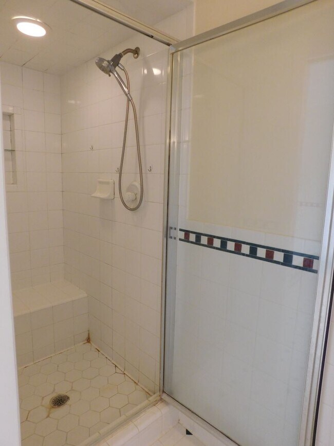 Building Photo - 914 Muirfield Pl