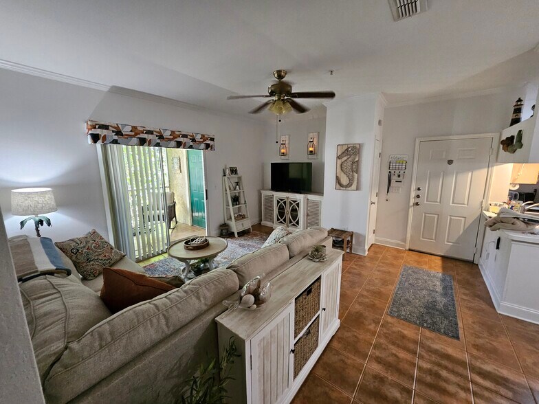 Living room 2 - 140 Veracruz Dr