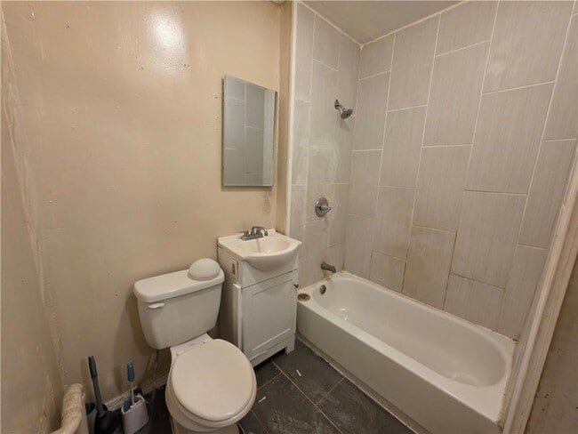 Building Photo - 14 Southern St