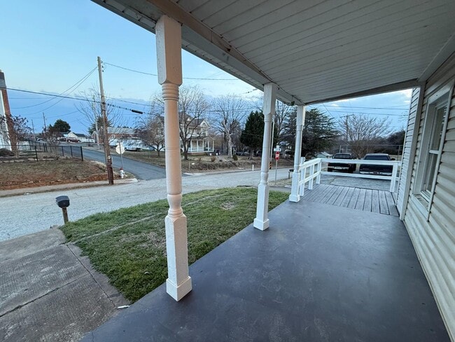 Building Photo - 127 4th St