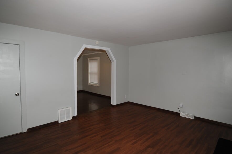 Building Photo - 375 Elm Ave