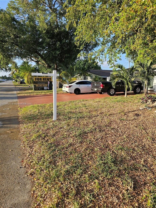 Building Photo - 2631 Gulfstream Dr