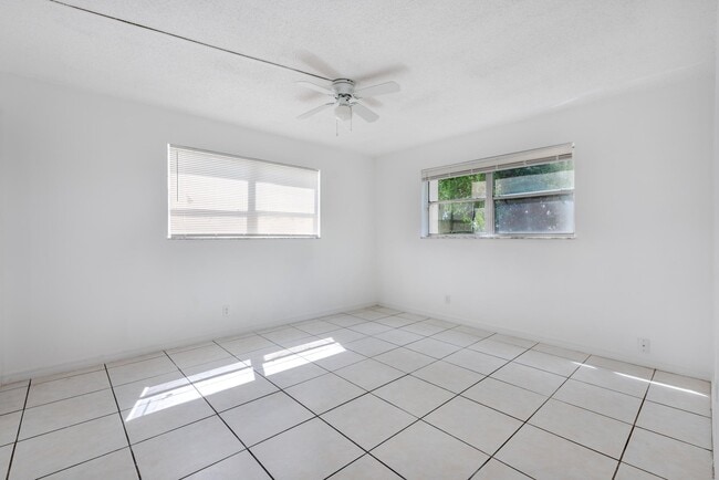 Building Photo - 8020 Fairview Dr