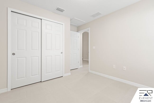 Building Photo - FULLY FENCED, LIKE- NEW 3/2/1 TOWNHOUSE ON A CUL DE SAC IN BEAUTIFUL SEMINOLE WOODS