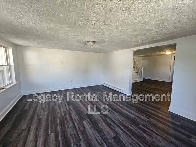 Building Photo - 533 W Shawnee Ave