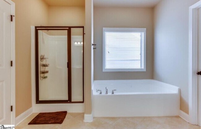 Building Photo - 4 Bedroom 4 Bath Furnished Home in Simpson...