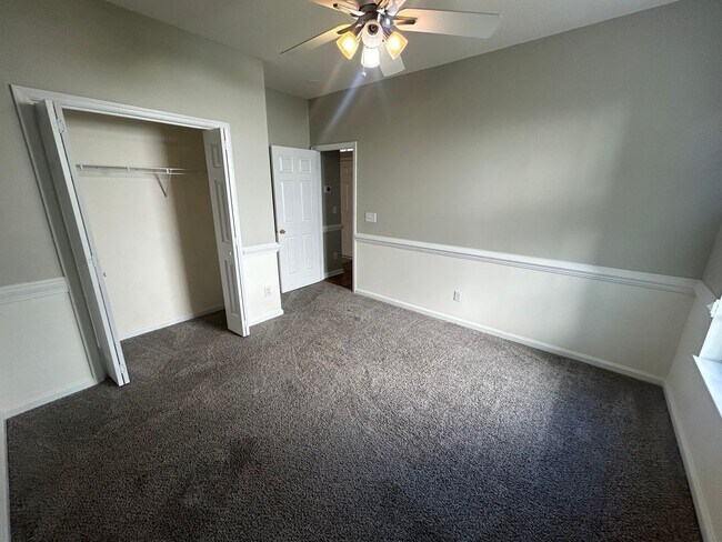 Building Photo - 404 Blackberry Ln