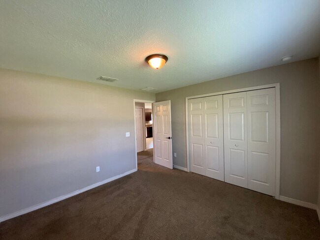 Building Photo - 16618 SW 31st Cir
