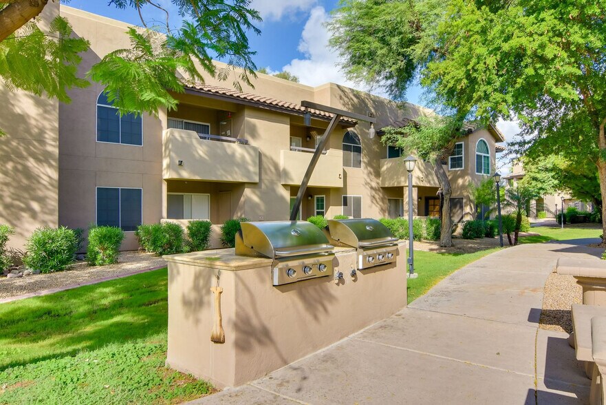Building Photo - 9450 E Becker Ln