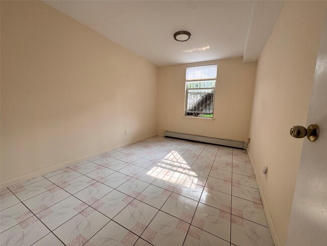 Building Photo - 89-06 70th Rd