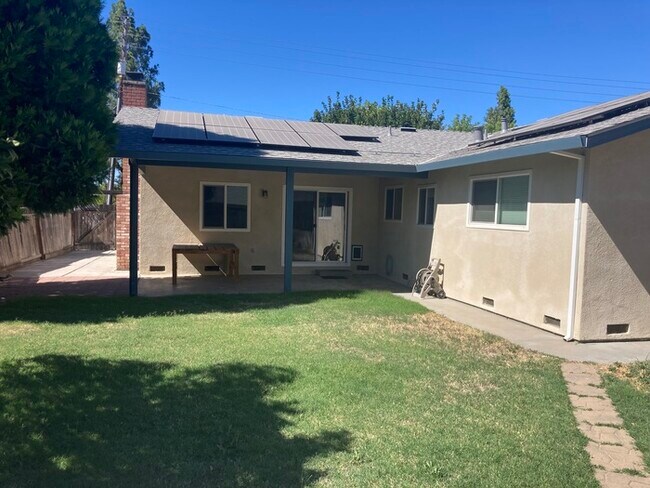 Building Photo - Modesto 3 Bedroom 2 Bath Solar Power Home ...