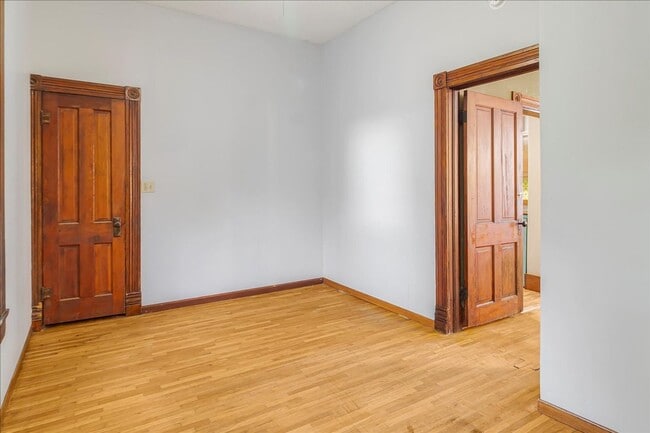 Building Photo - 411 N College St