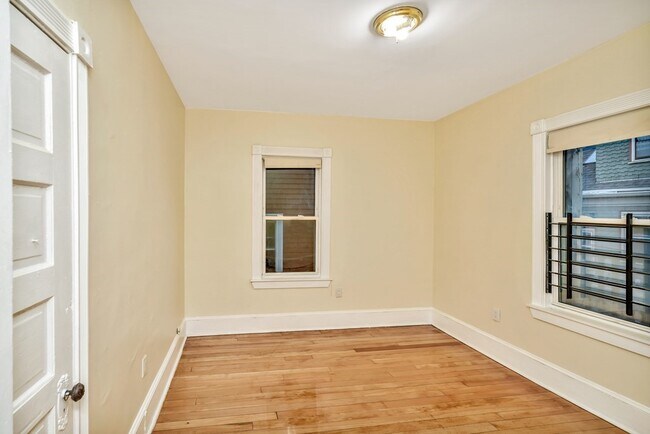 Building Photo - 106 Greenbrier St