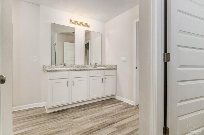 Building Photo - 4423 White Cedar Ct
