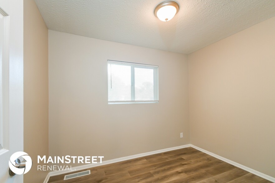 Building Photo - 4924 Leone Dr
