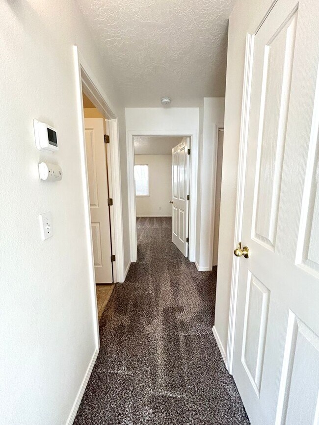 Building Photo - 4650 N Date Palm Ave