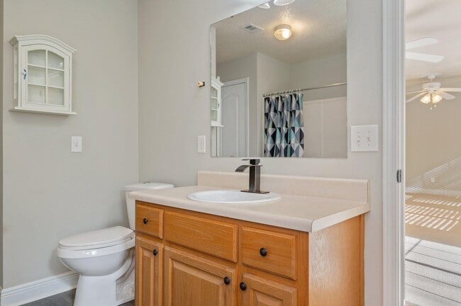 Building Photo - 654 Territory Ln