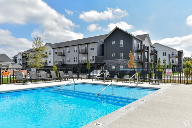 Resort style pool | The Commons at Rivertown | Apartments in Grandville, MI