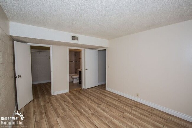 Building Photo - Cozy 1Bdm 1Ba Apartment with Pool Access in Central Las Vegas - MI Special