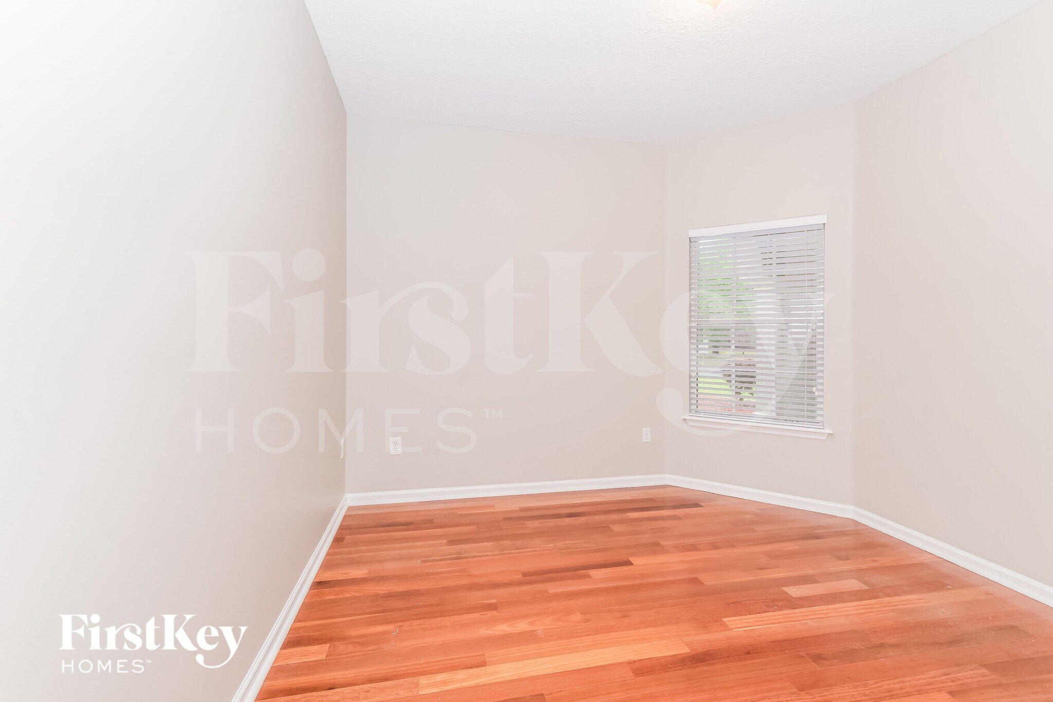 Building Photo - 2970 Thorncrest Dr