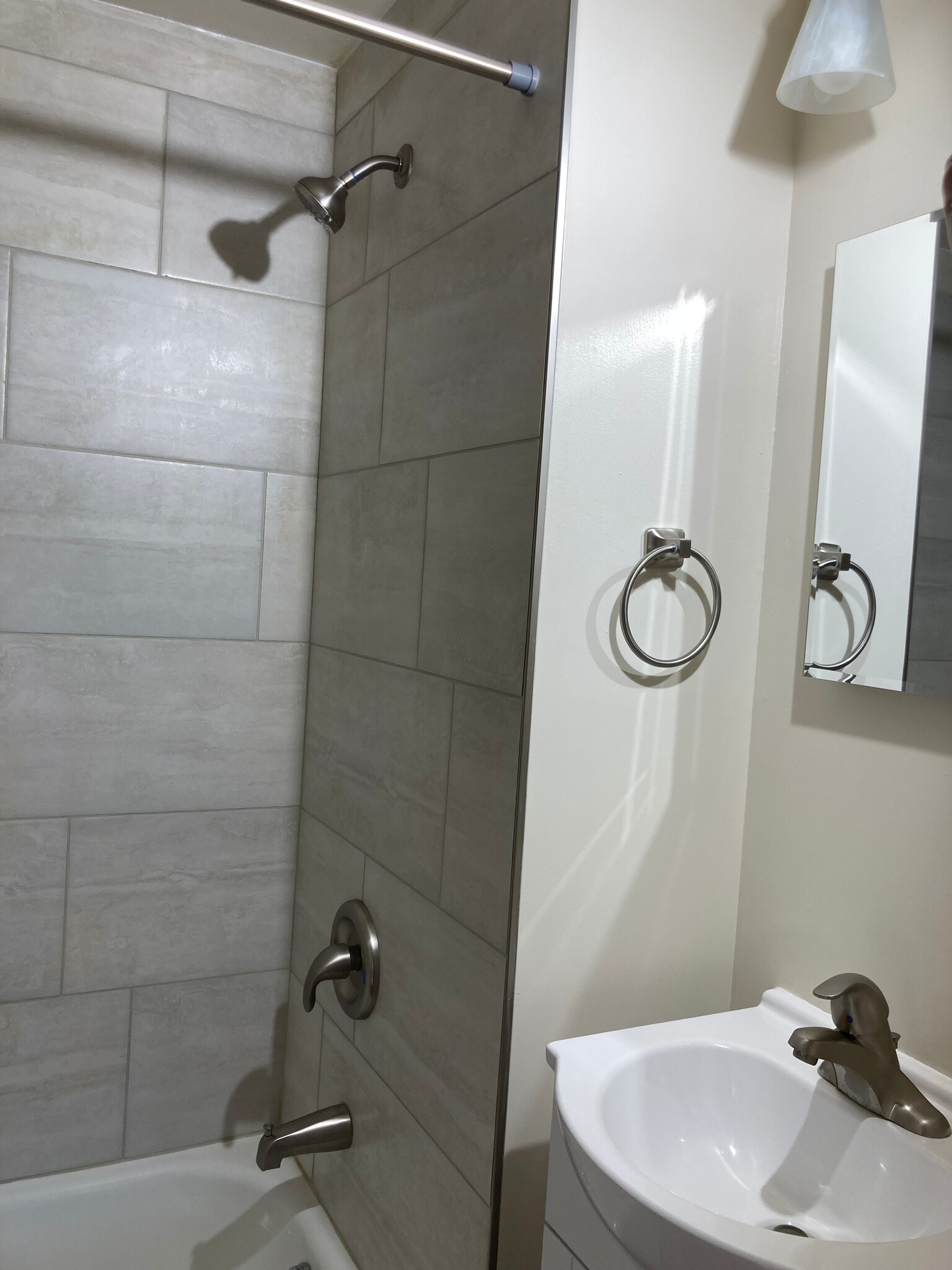 Building Photo - 600 Broad St