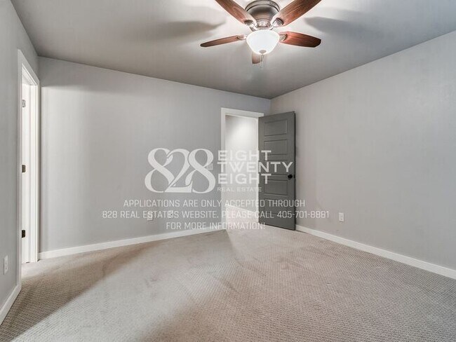 Building Photo - *AVAILABLE NOW!* Urban chic 3 bed/2.5 bath Townhome in West Norman!
