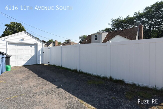 Building Photo - 6116 11th Ave S