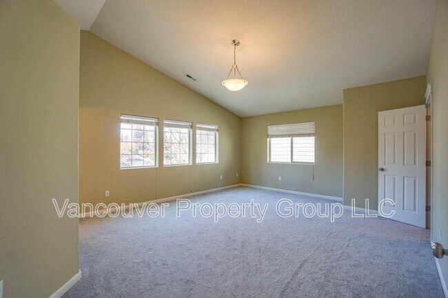 Building Photo - 2217 NE 94th Ct