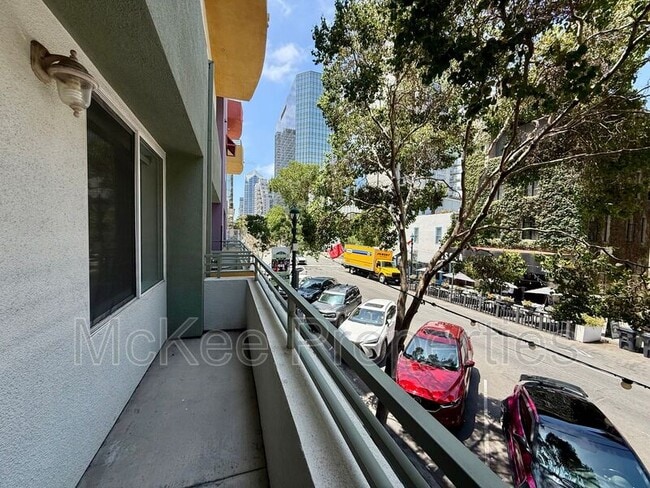 Building Photo - 1501 India St