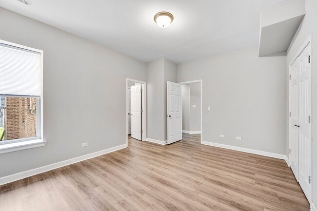 Building Photo - 4143 S Michigan Ave