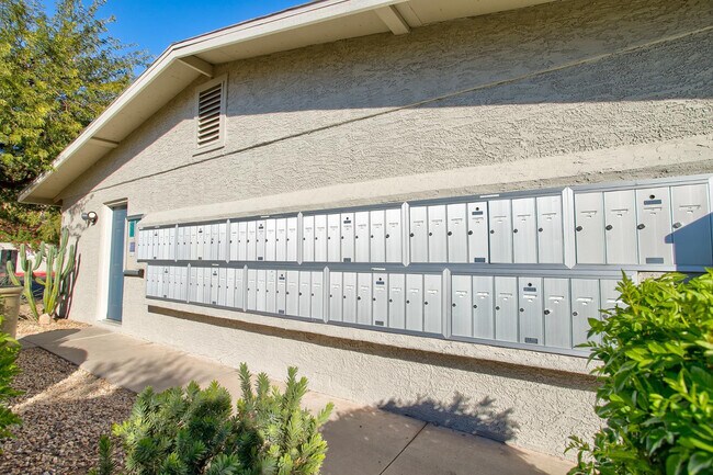 Building Photo - 3402 N 32nd St