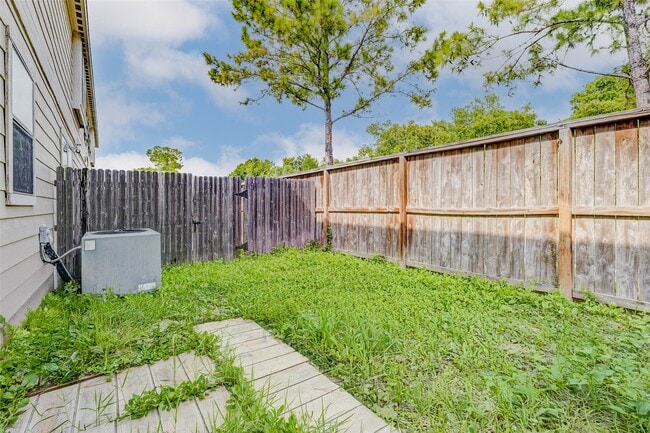 Building Photo - 8115 Barnes Ridge Ln