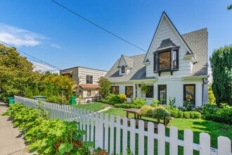 Building Photo - 4Bd/1.75Ba Seattle House