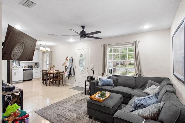 Building Photo - 4215 W Bay Vista Ave