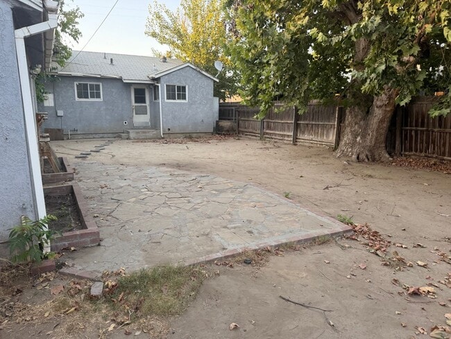 Building Photo - 2431 Chester Ln