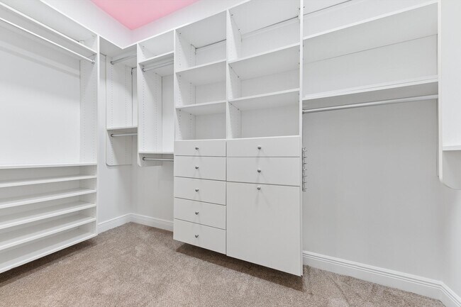 Building Photo - 8717 Estate Dr