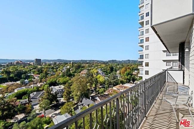Building Photo - 10535 Wilshire Blvd