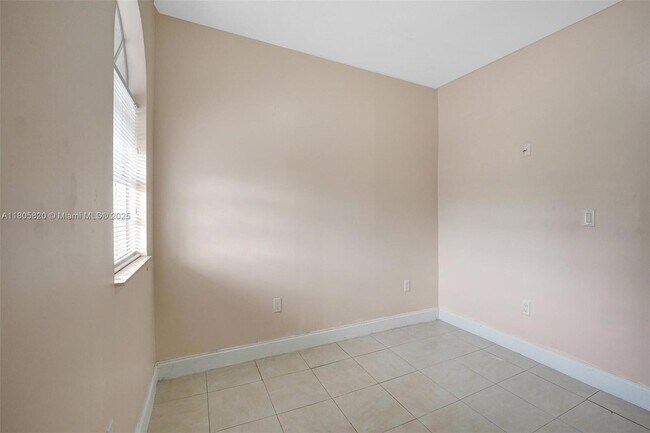 Building Photo - 1695 SW 11th St