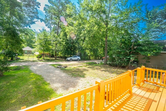 Building Photo - 11579 Persimmon St
