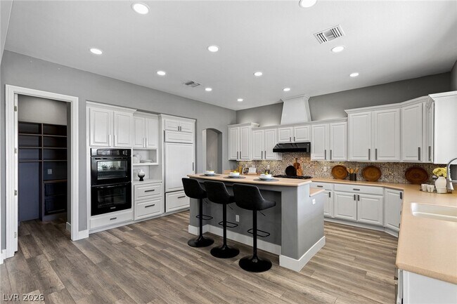 Building Photo - 9421 Queen Charlotte Dr