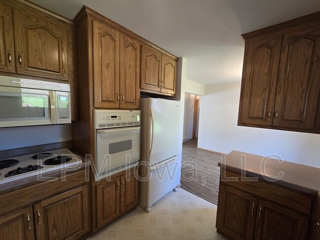 Building Photo - 2514 Saratoga Dr