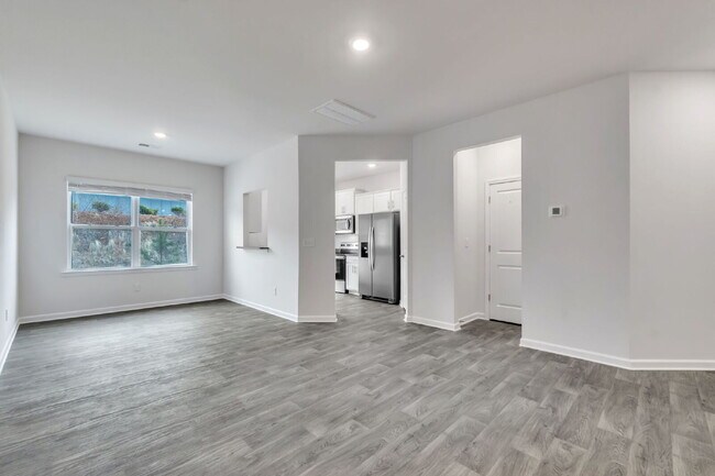 Building Photo - Beautiful 3 Bedroom / 2.5 Bath Townhome with Patio & Community Amenities $1,725/mo rent