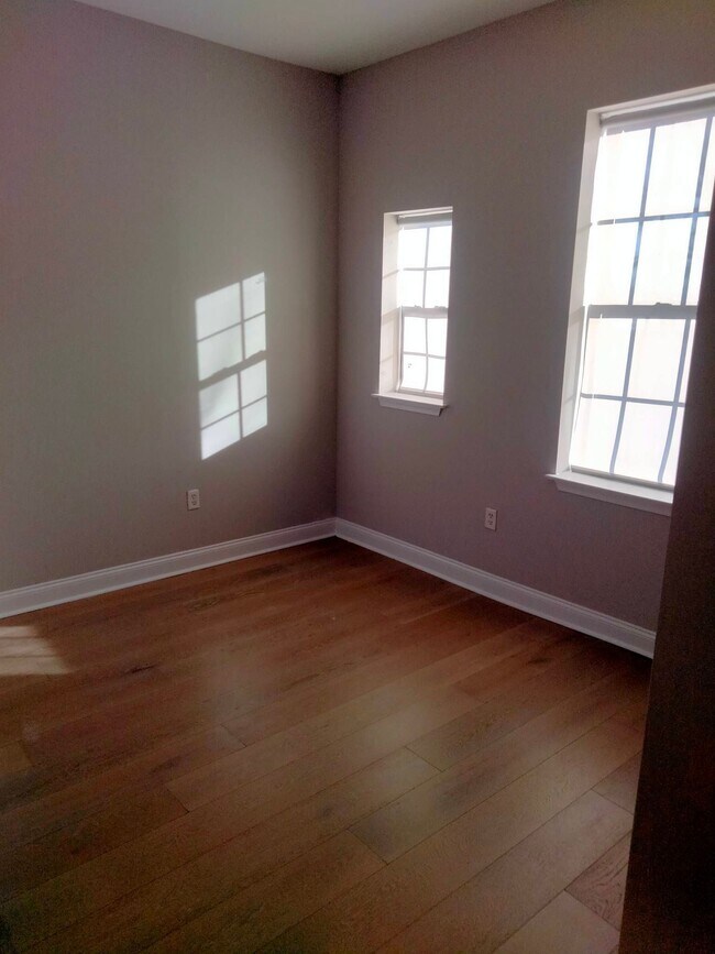 Building Photo - 36 Imlay St