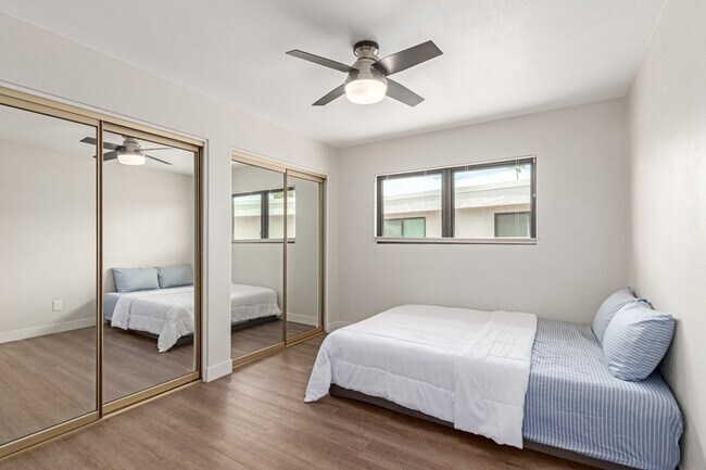 Building Photo - 8175 E Del Cuarzo Dr