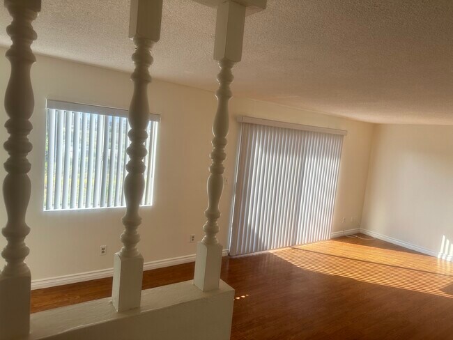 Living Room - 327 Culver Blvd