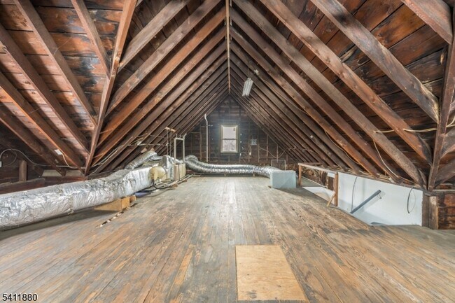 Building Photo - 302 Walnut Ave