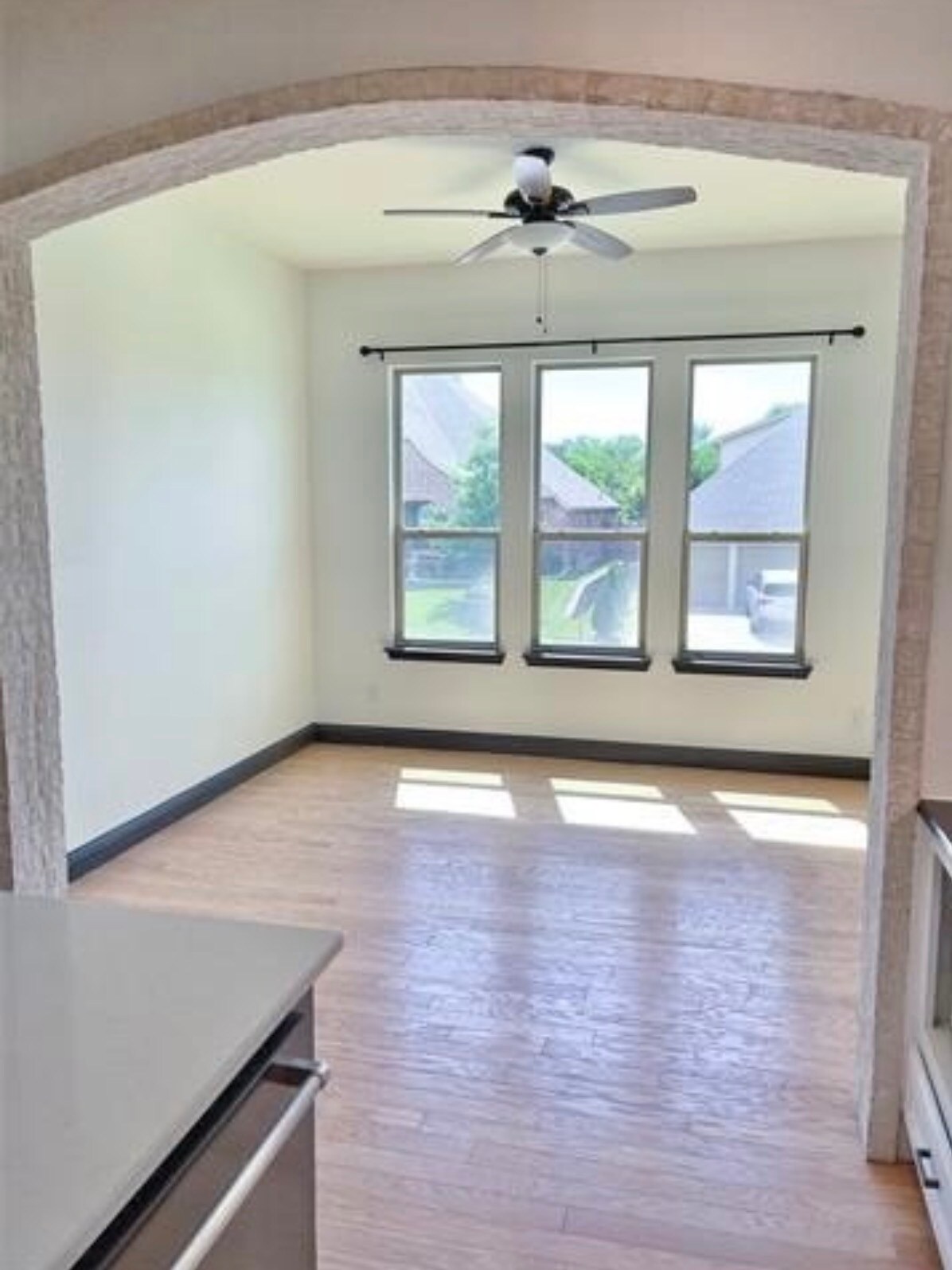 Building Photo - 560 Inwood St